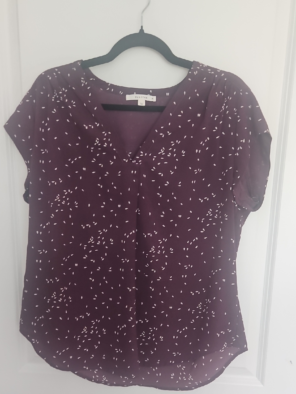 Francesca's Collections Burgundy Short Sleeve V-Neck Blouse with White Dots
